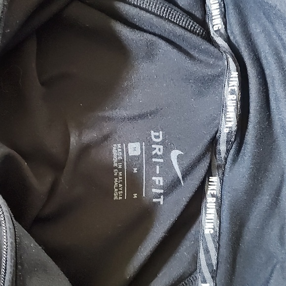 Nike Running Black Dri-Fit Long Sleeve with Silver Swoosh And Thumb Holes - Picture 2 of 5